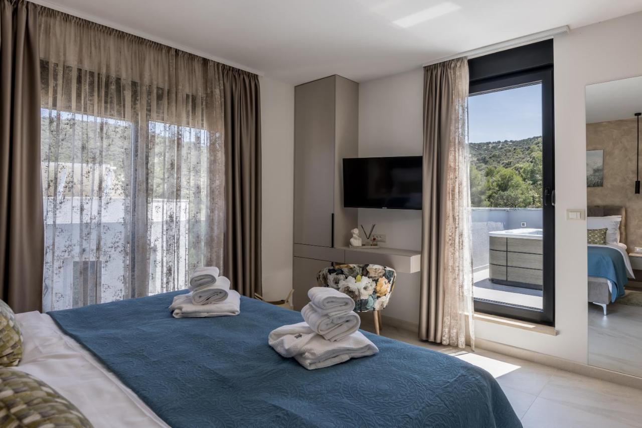 Todo With Heated Pool And Jacuzzi Willa Vinišće