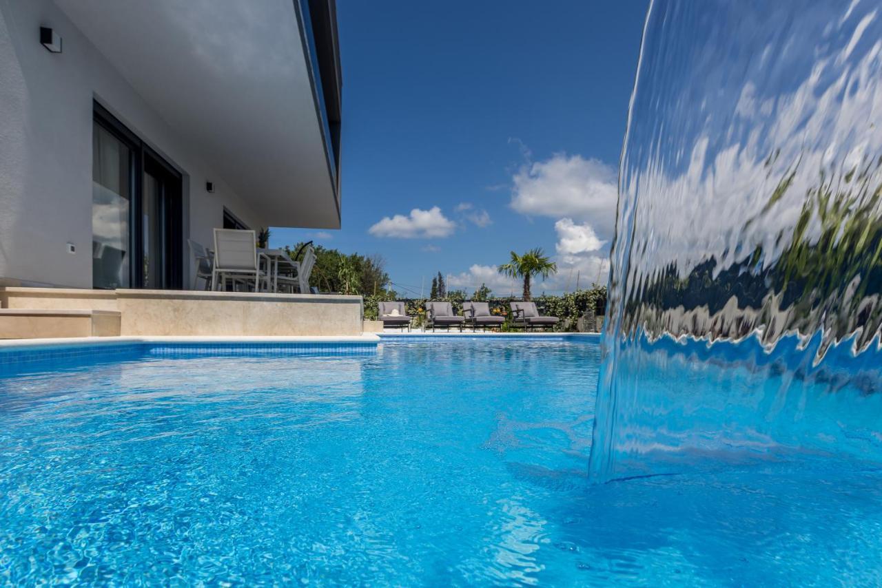 Todo With Heated Pool And Jacuzzi